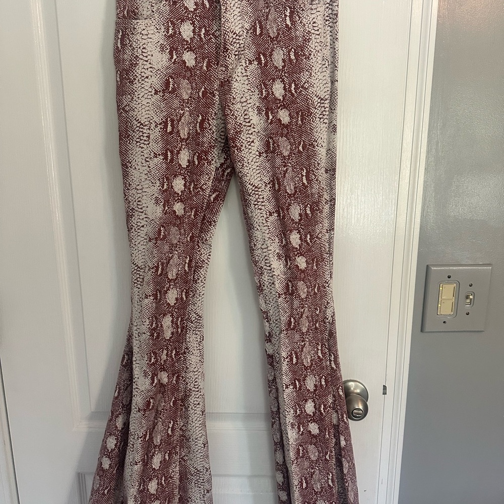Stylish Snakeskin Patterned Flare Jeans